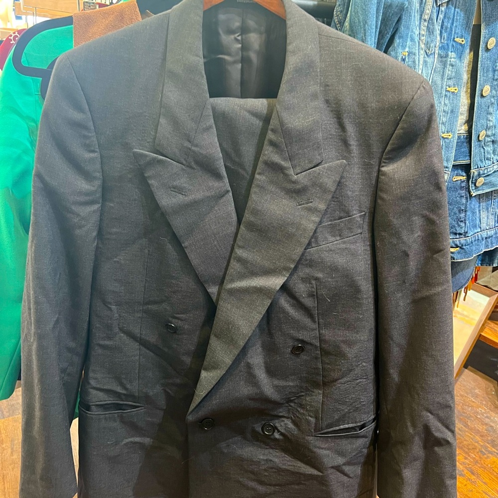 Barneys New York Men’s Charcoal Wool Suit sz 36R